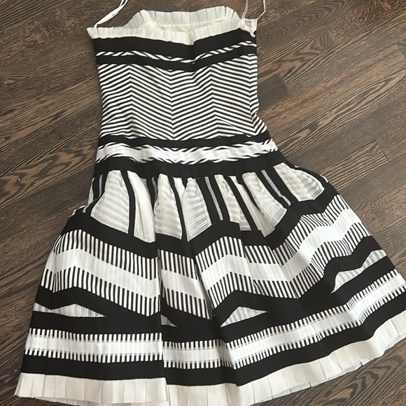 Vintage DVF cocktail dress. Size 4 - Picture 4 of 6